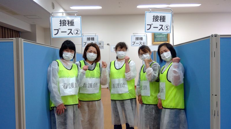地域の看護師さんがブースで活躍しています。
