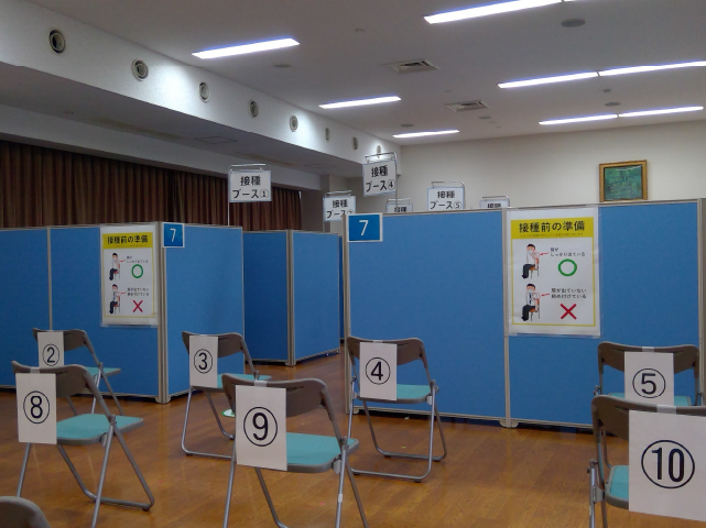 看護師が接種ブースでお待ちしています。
